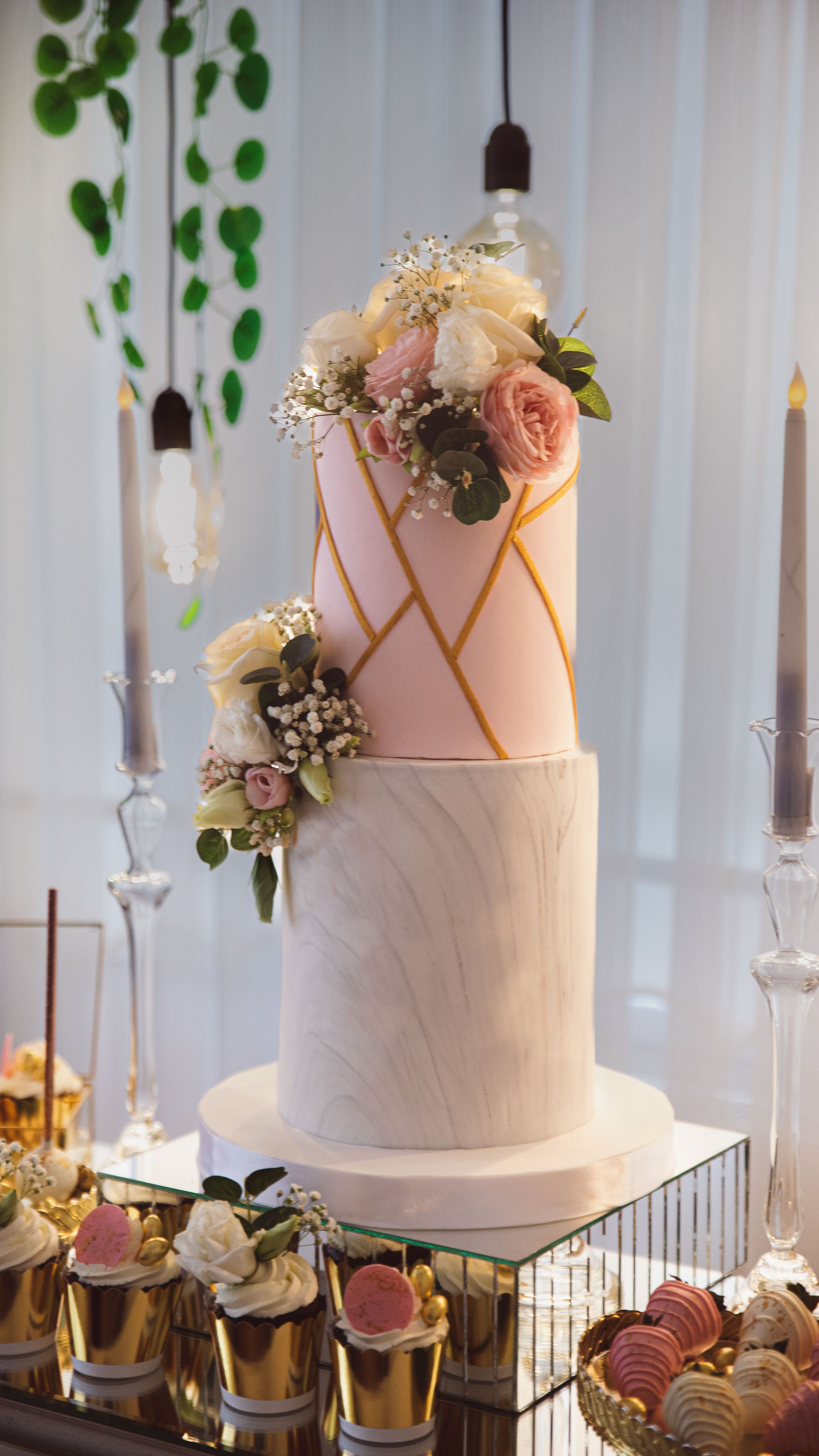 Wedding cake and reception decor for budget mistakes article